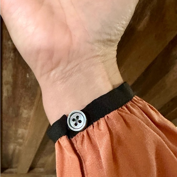 Authentic Marc Jacobs Pink and Black Blouse Button & Bow Back Size 0 - Picture 3 of 9